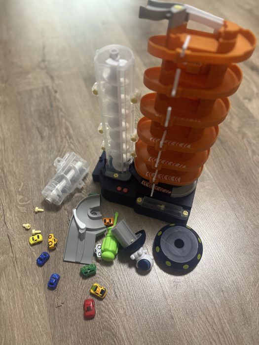 Ярусний паркінг для хлопчиків