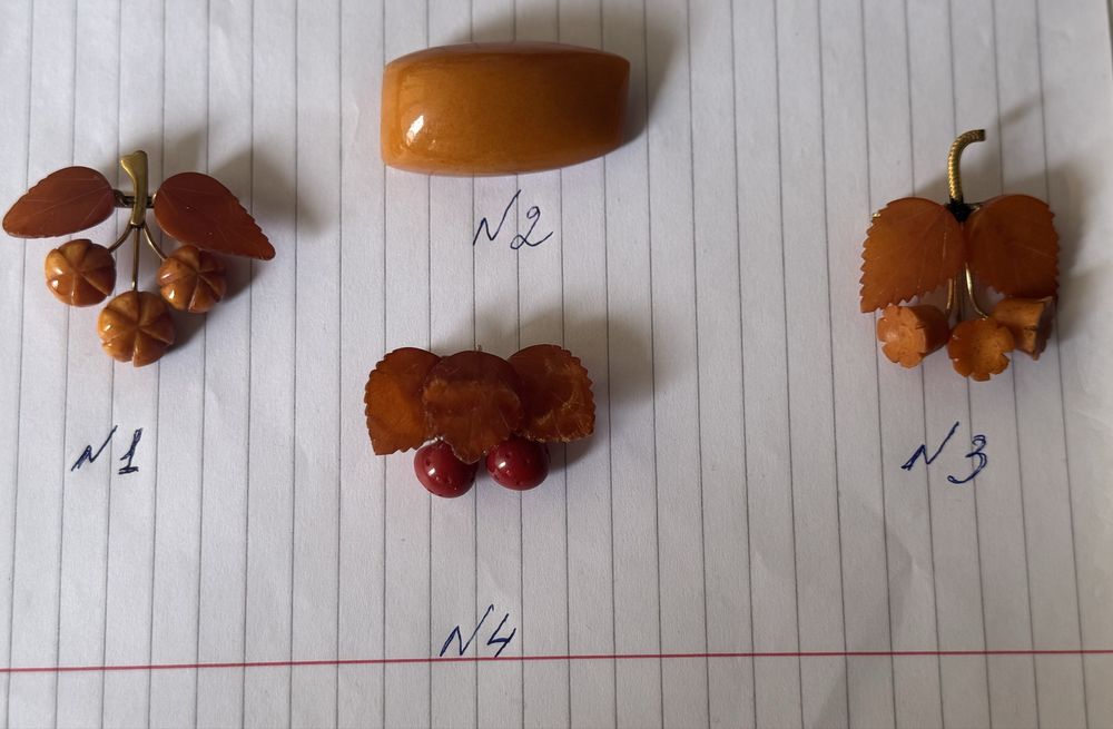 Янтарная брошь СССР