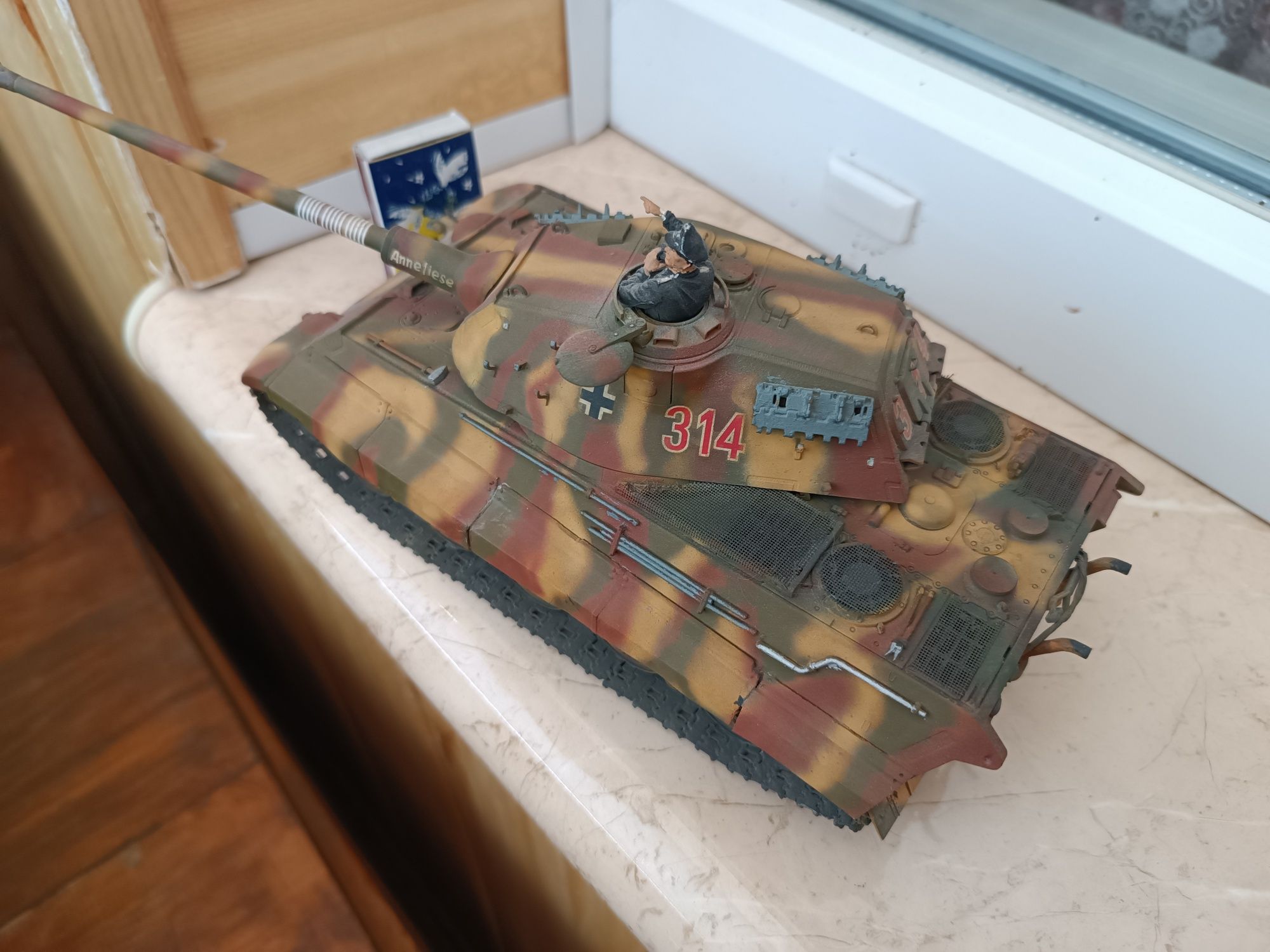 Модель танка масштаб 1:35 Королевский тигр