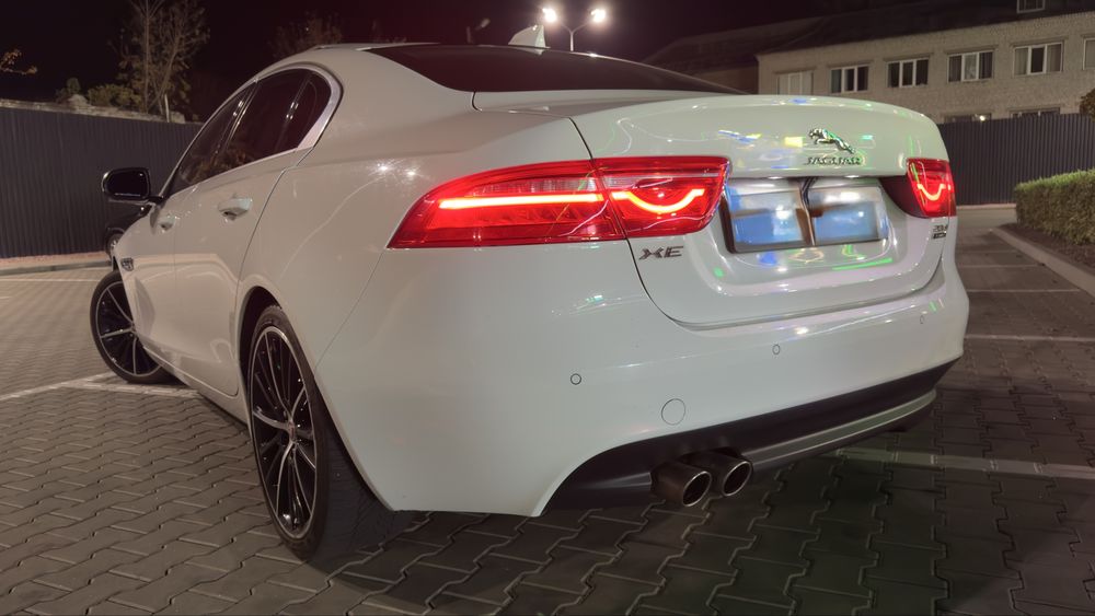Jaguar XE 2.0D AWD 2016
