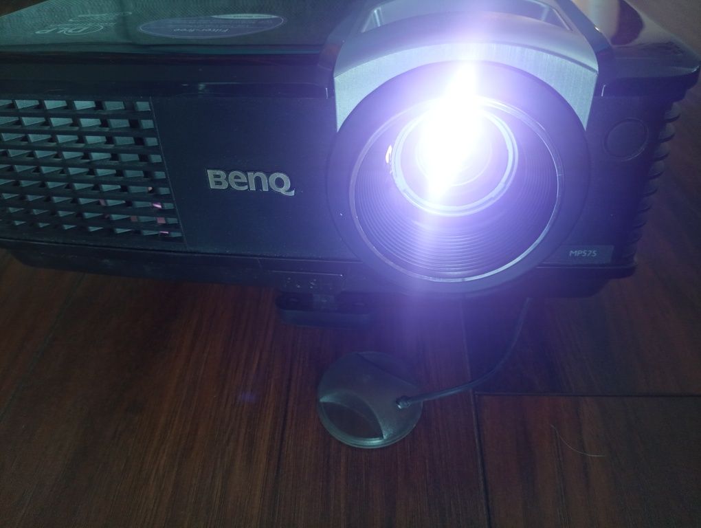 rzutnik BenQ MP575 – DLP, Full HD, komplet okablowania