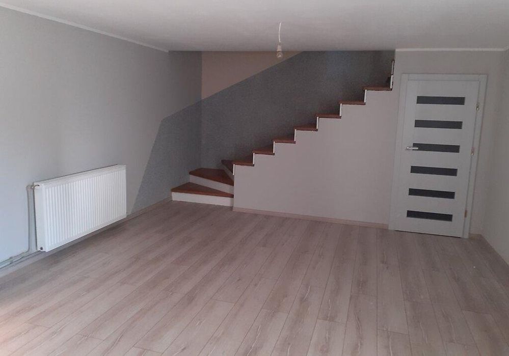 Добротний будинок неподалік центру