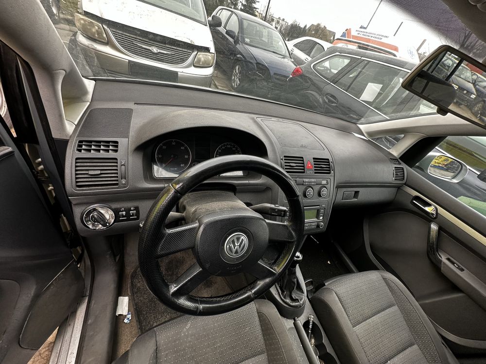 Volkswagen Touran AZV 2.0 TDI na części wszystkie części