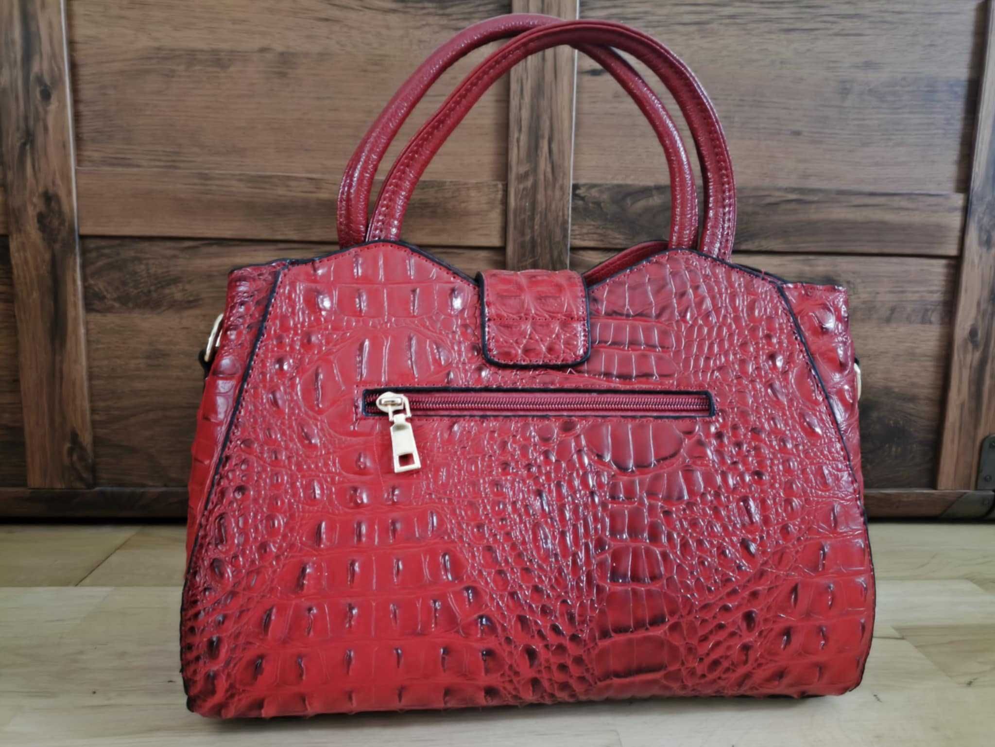 Torebka damska – lakierowana, czerwona, krokodyli wzór, elegancka