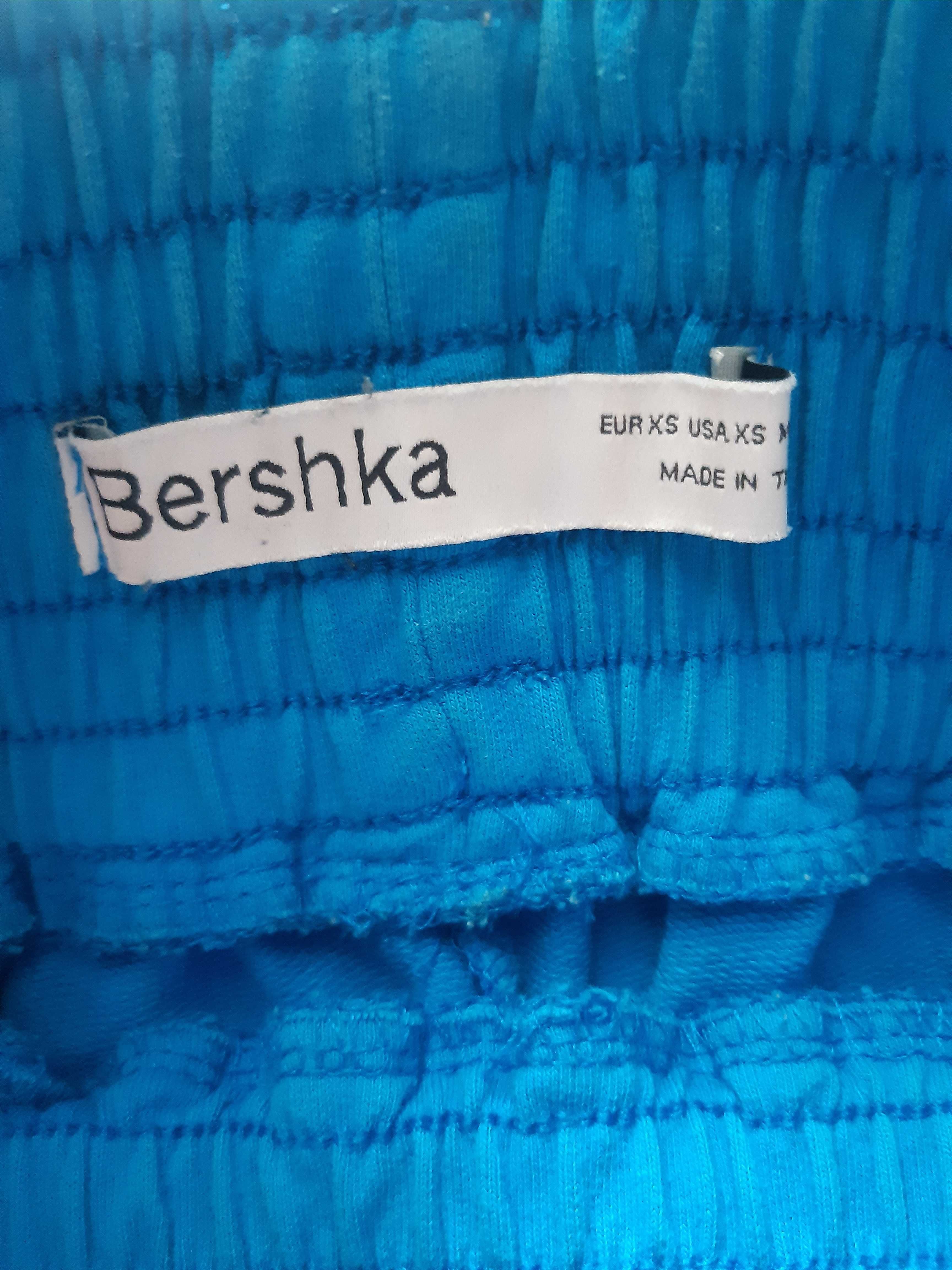 Dresy dziewczęce Bershka