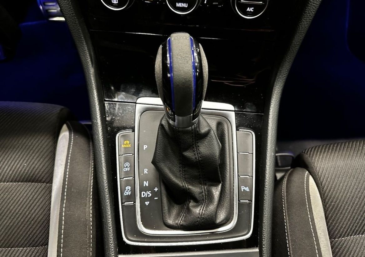 VW  Golf R Variant 423cv