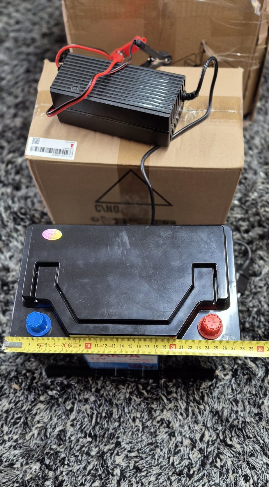Bateria AKJA 12V LiFePO4 – NOVA + Carregador