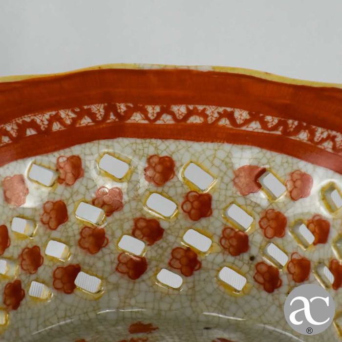 Cesta / Taça / Fruteiro vazada em porcelana da China, Rouge de Fer