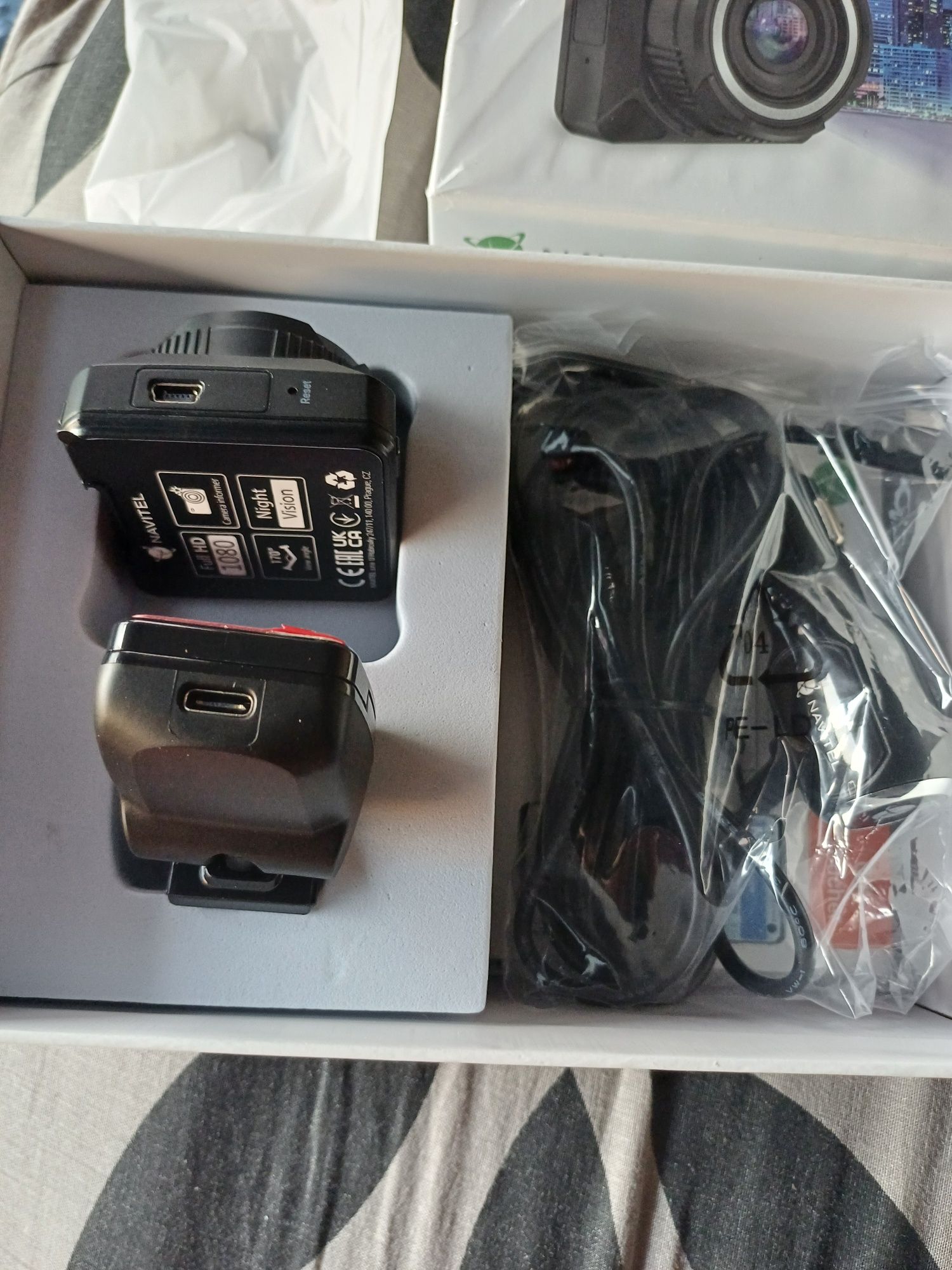 Wideorejestrator Navitel r600GPS nowy