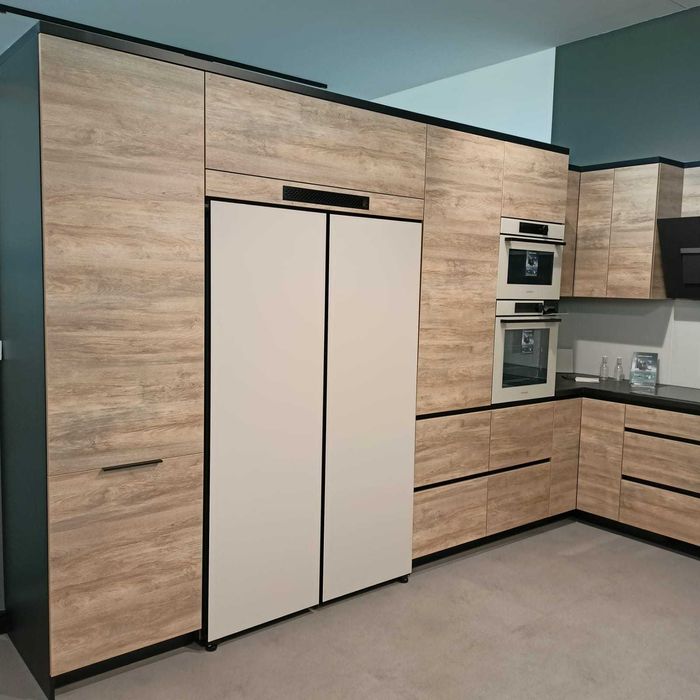 Meble kuchenne z ekspozycji sprzedam-płyta laminowana,okucia Blum