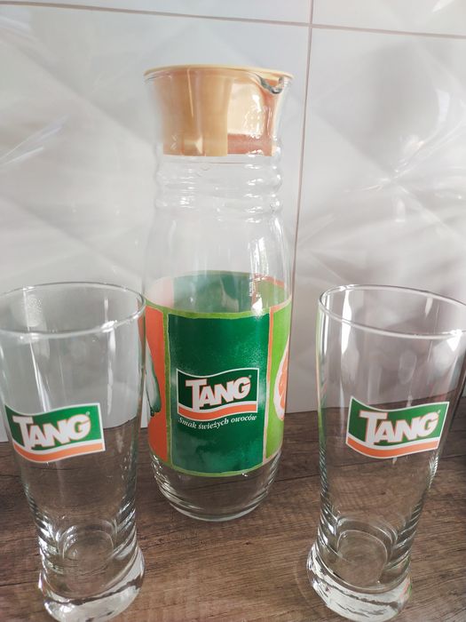 Dzbanek i szklanki