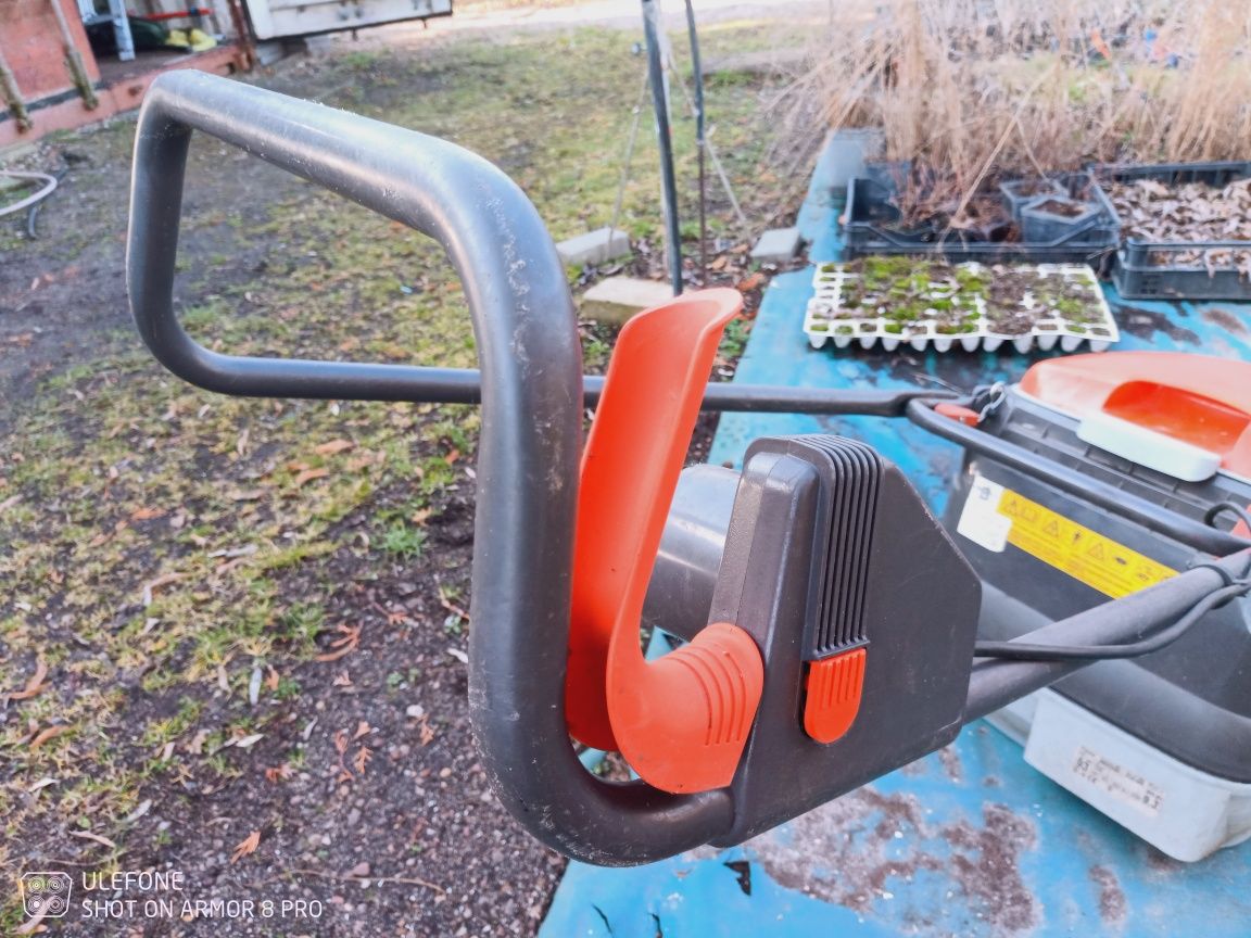 Kosiarka elektryczna na poduszce powietrznej Flymo 300 Turbo Compact