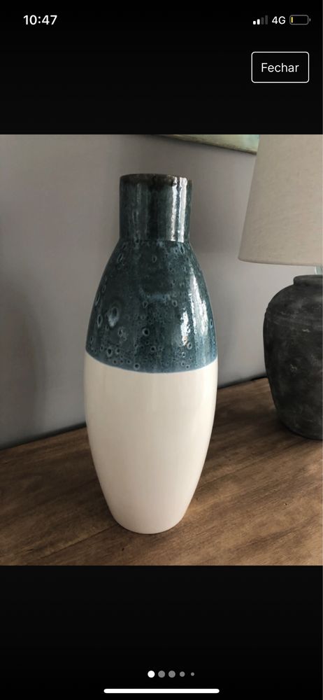 Jarra de ceramica azul e branca flores
