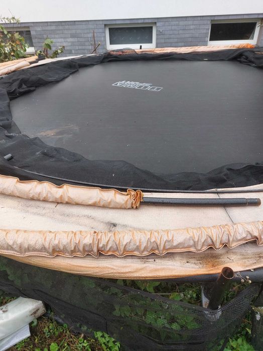 Oddam za darmo dużą trampolinie