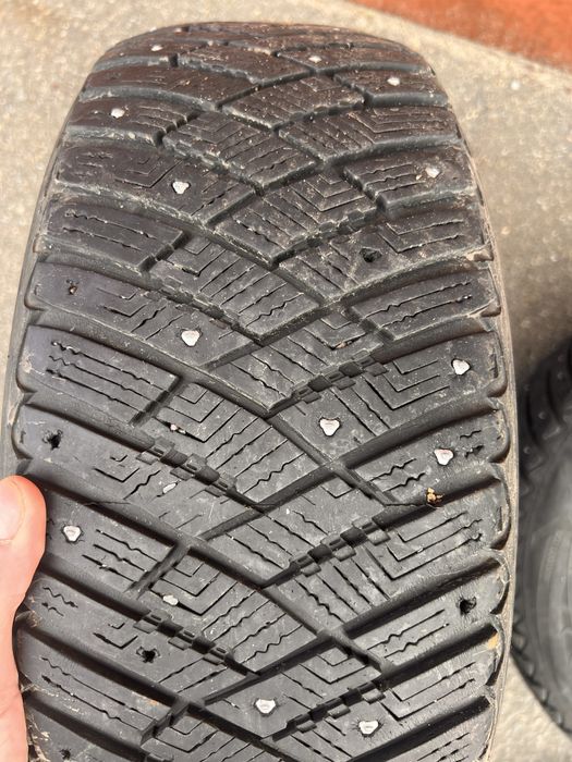 Продам резину (зима) Goodyear 195/ 60 r15
