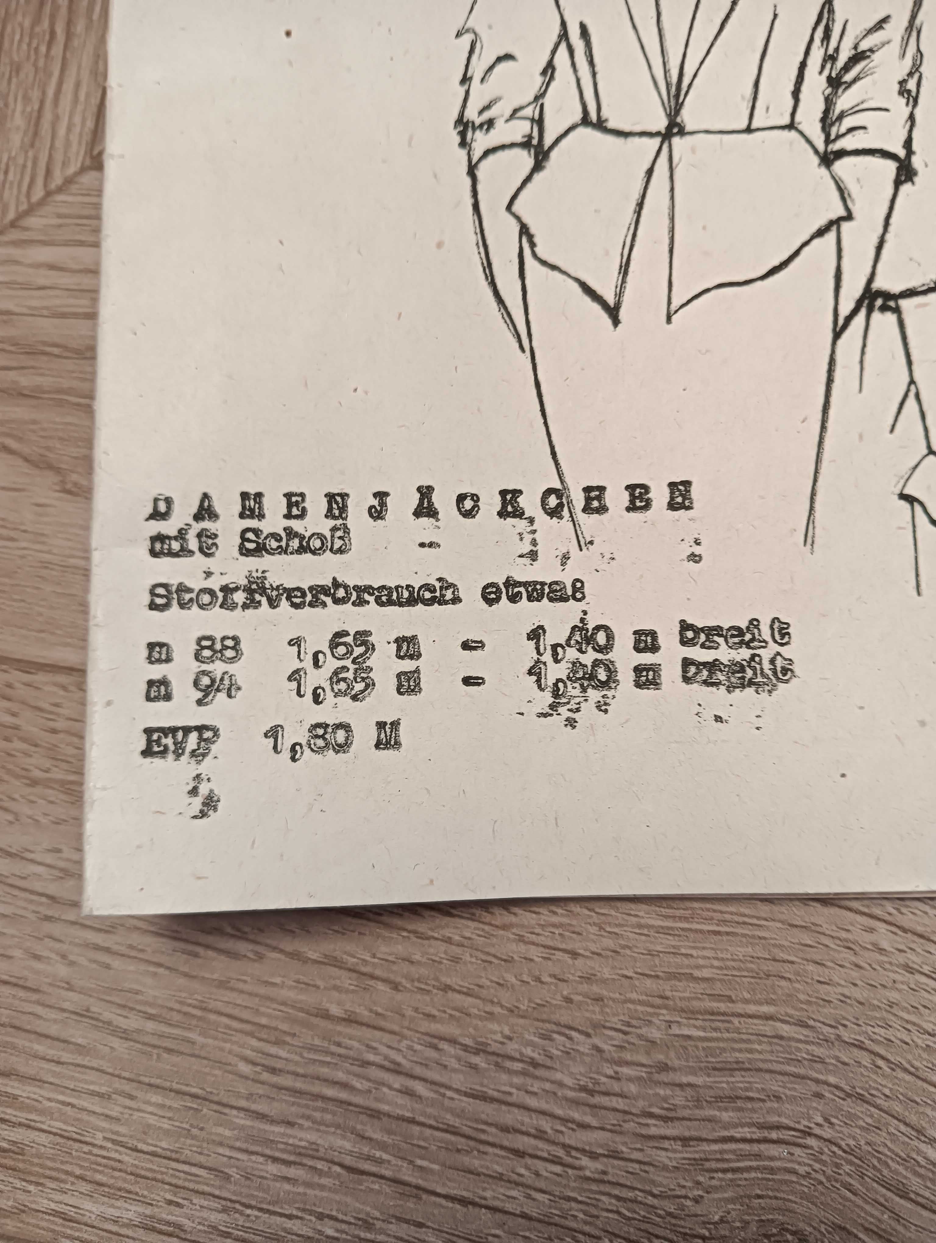 Wykrój stary ubranie papierowy wzór strój