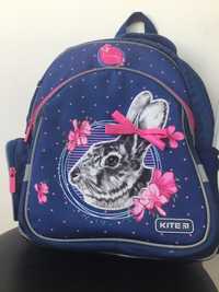 Рюкзак школьный KITE Education Fluffy bunny K19-521S с зайчиком