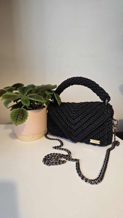 Ręcznie robiona torebka na szydełku