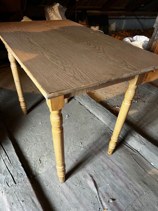 Продам столи. Кухонні та метелик.