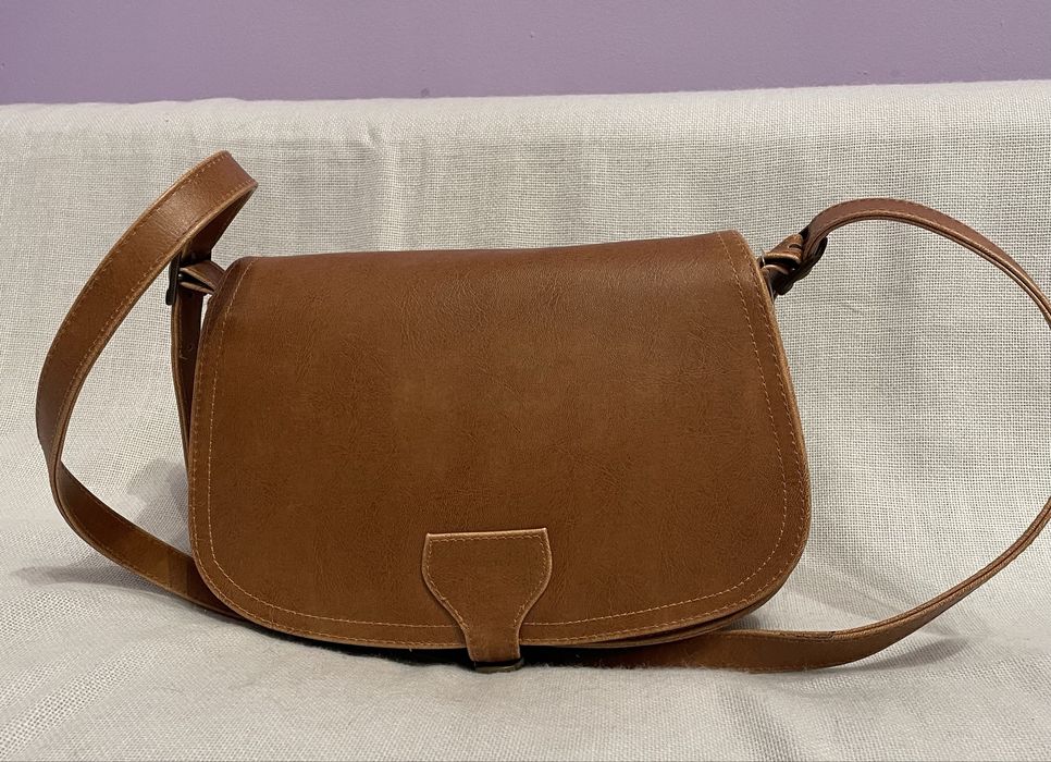 Сумки: жіноча або для діачини і спортивна