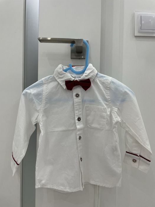 Koszula biała chłopięca niemowlęca z kołnierzykiem bordowa mucha Pepco