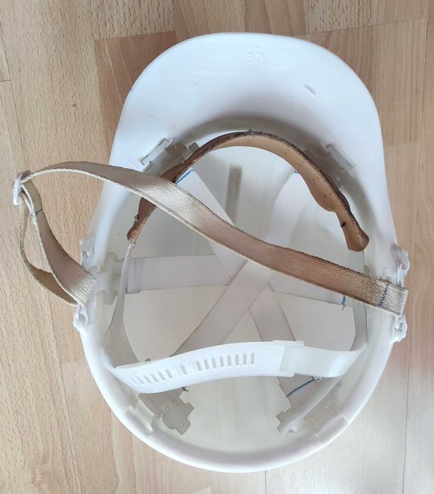 Kask ochronny z paskiem podbródkowym Bratek 2 r. 53-59