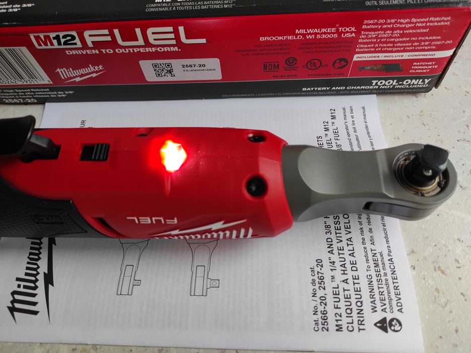 Аккумуляторная угловая трещетка 3/8" Milwaukee M12 2567-20 (FHIR38-0)