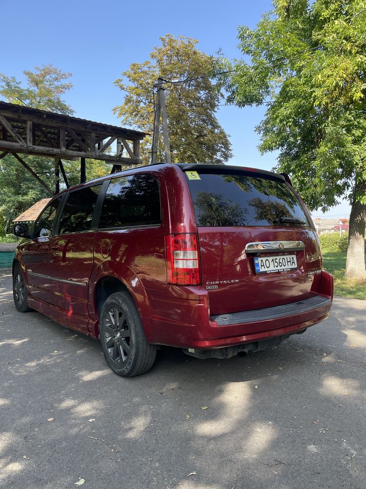 Chrysler Grand Voyager з пандусом для людей на кріслі колісному