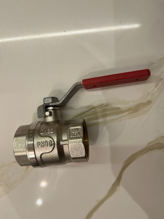 Zawór kulowy 5/4 GW/GW, z dźwignią z okienkiem, z dławicą,