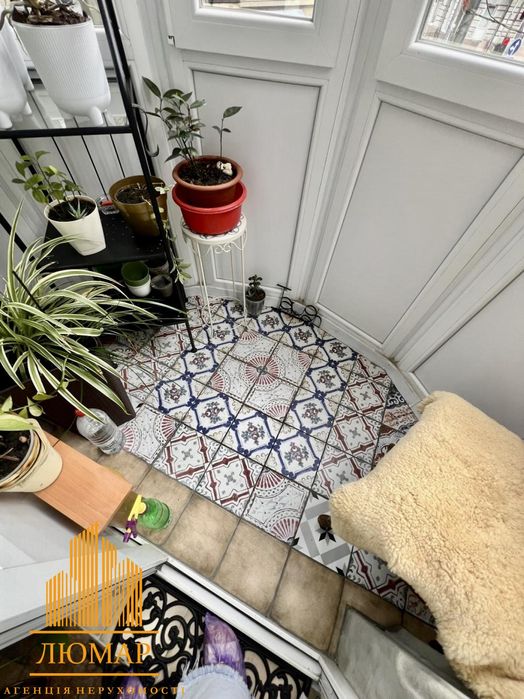 Продам 3-х кім квартиру + приміщення під оренду (25 м.кв.)