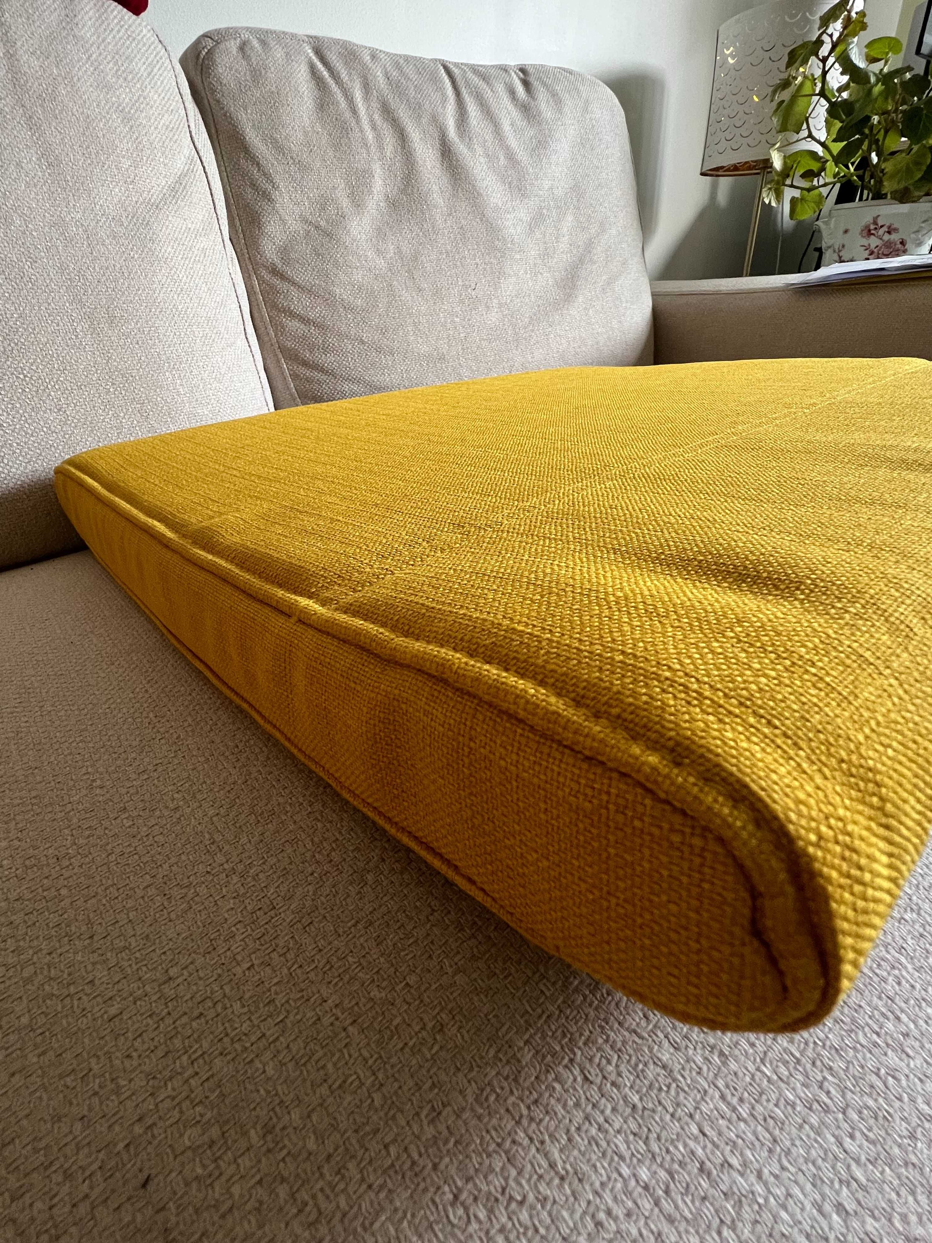 IKEA POÂNG almofadas amarelas