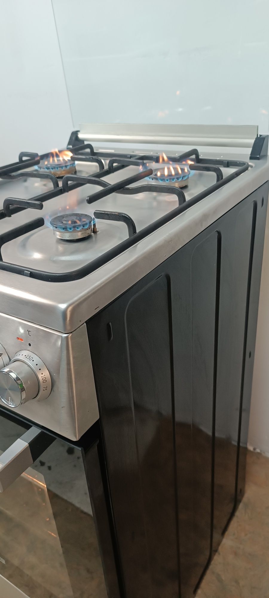 Kuchenka Gazowo Elektryczna Beko 2023r. FSM62321
