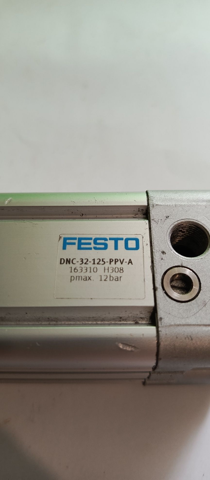 Siłownik pneumatyczny FESTO DNC-32-125-PPV-A