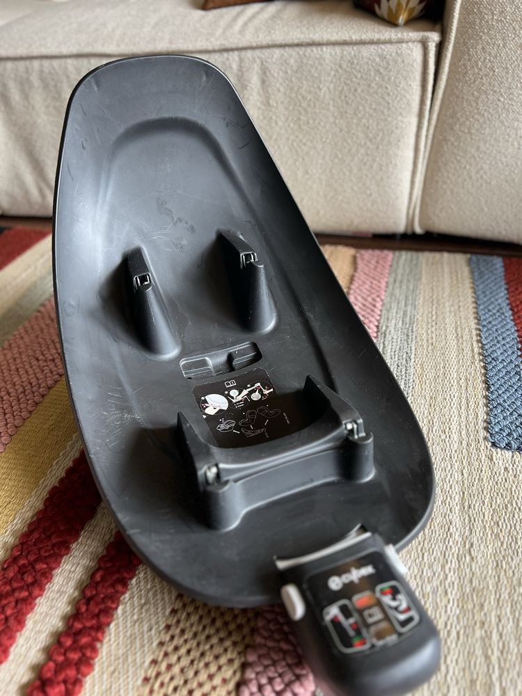 Fotelik samochodowy z bazą Cybex Aton M-i Size
