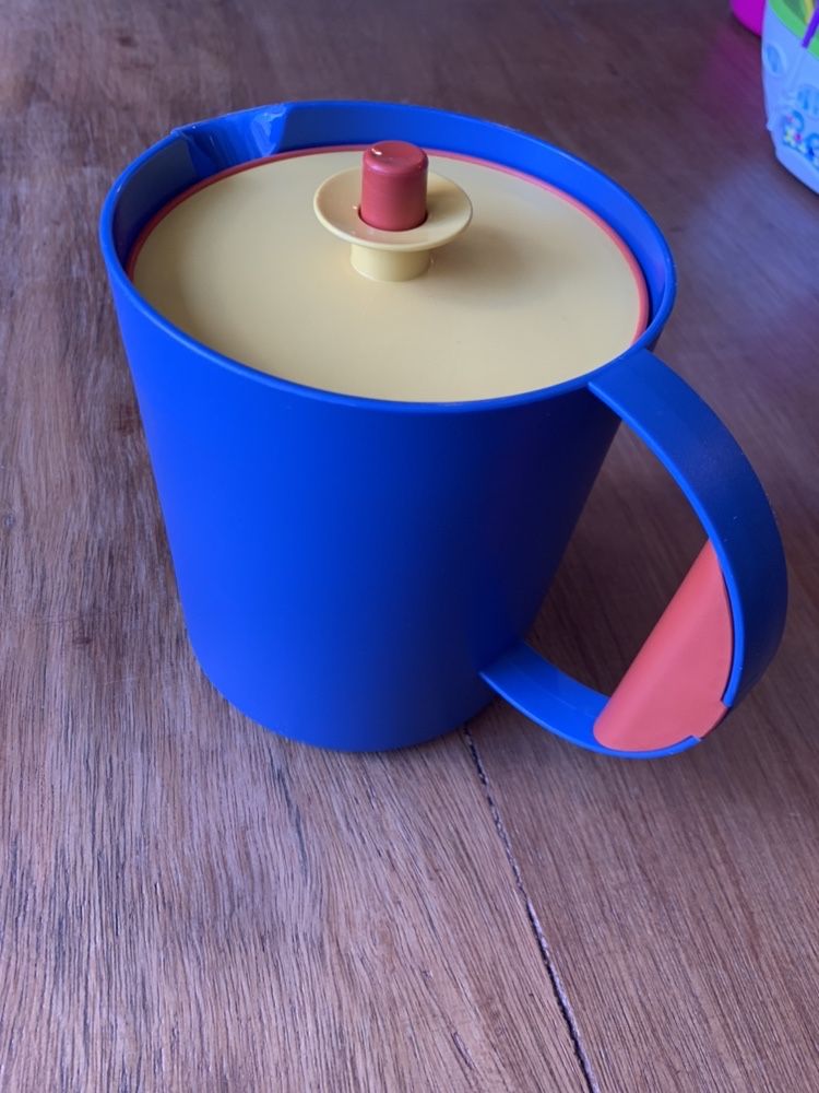 Caneca Tupperware como nova