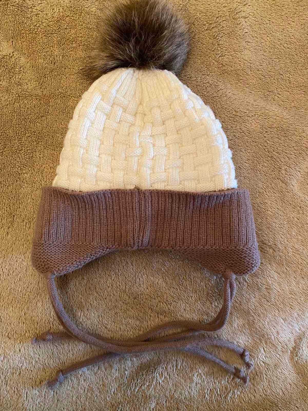Зимняя шапочка шапка на 5 - 6 лет бело кофейная