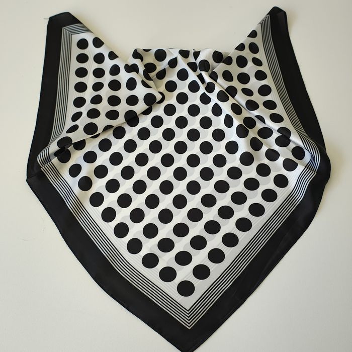 Apaszka damska w grochy