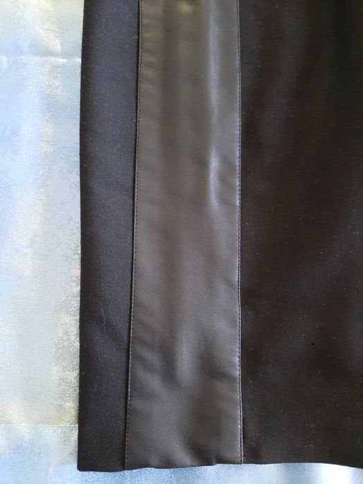 Спідниця жіноча класична, чудовий стан.