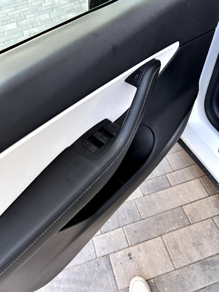 Tesla model Y 2022 рік long Range 82kw Dual  Motor