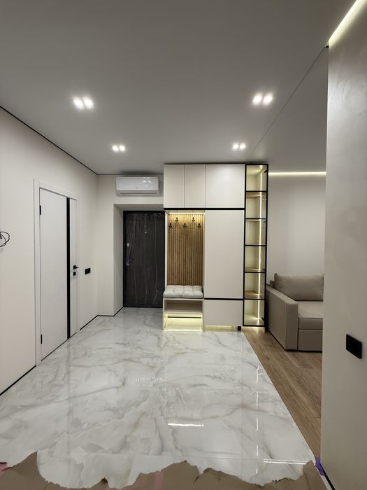 Продаю власну 1,5 кімнатну квартиру на березі озера