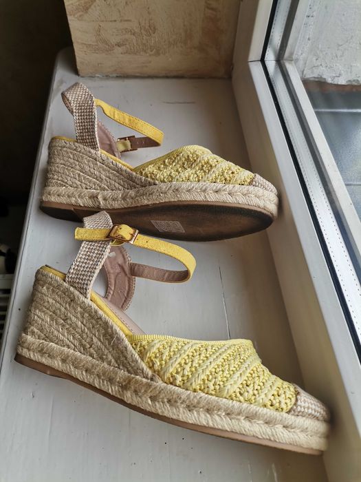 Buty letnie na koturnie