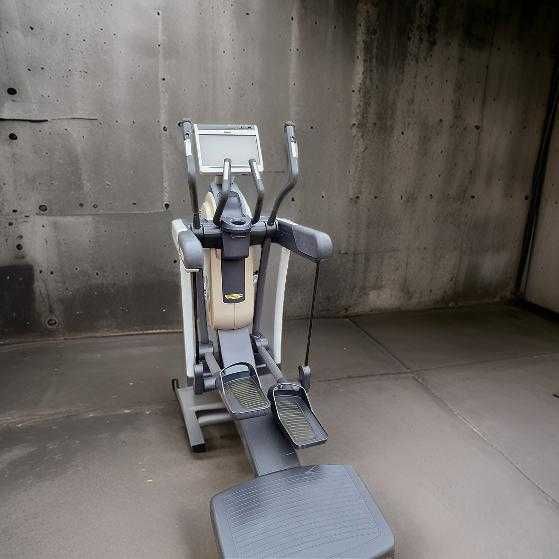 Duży orbitrek LCD - Technogym - również inne zobacz...