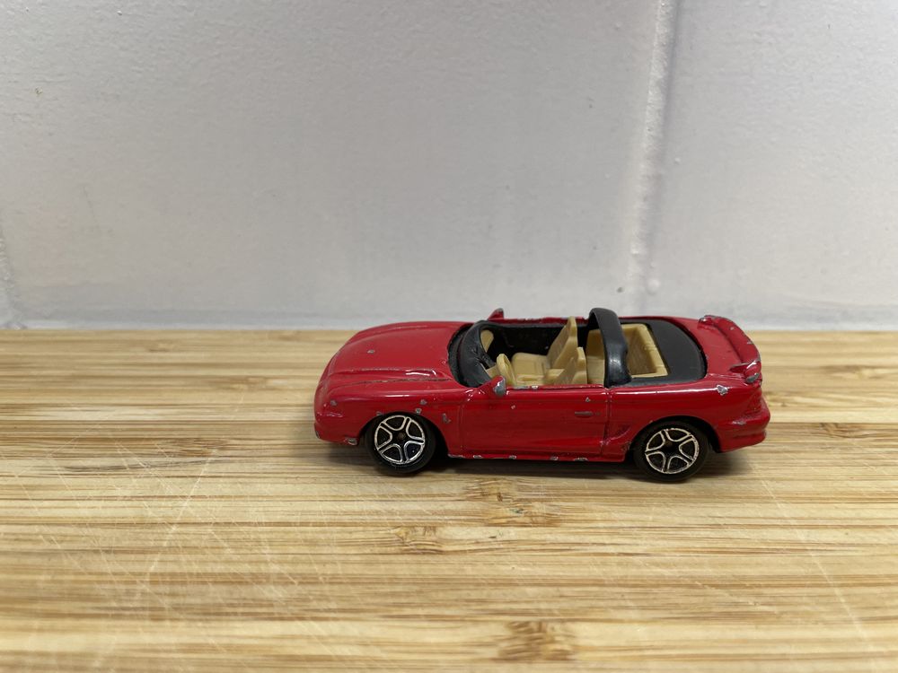 Mustang cobra cabrio Beach fun Matchbox