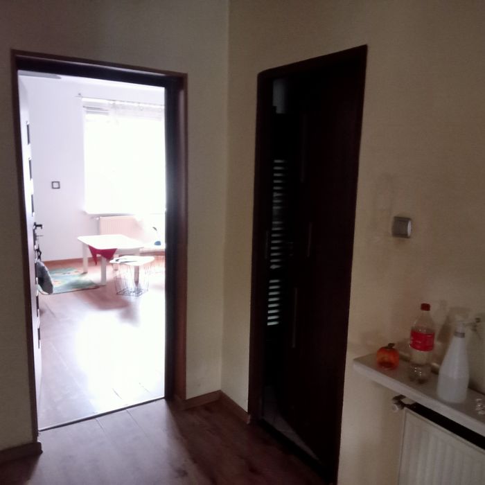 Wynajmę piętro domu jednorodzinnego samotnej kobiecie  z dzieckiem