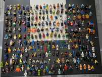 220 figurek Lego