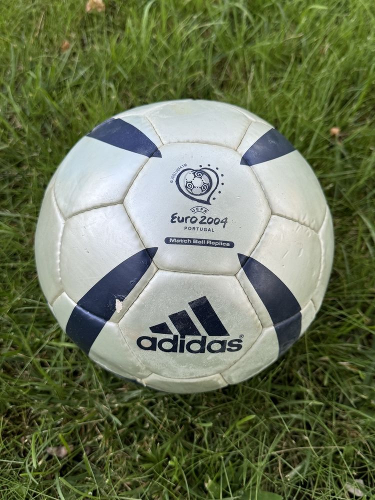 Roteiro official UEFA Euro 2004 Adidas ball