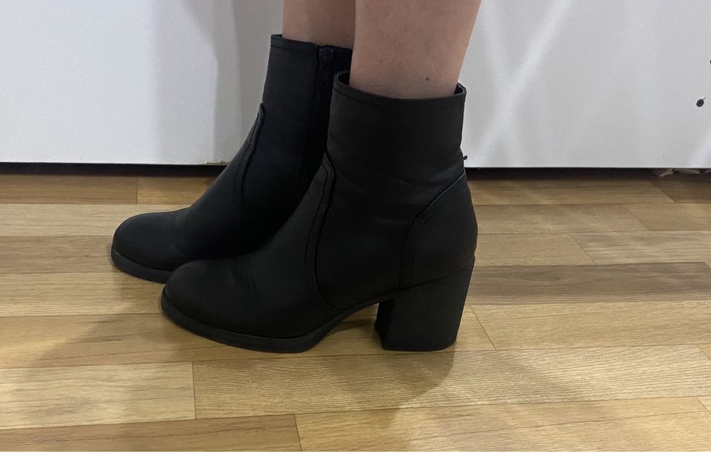 Женские ботики кожаные