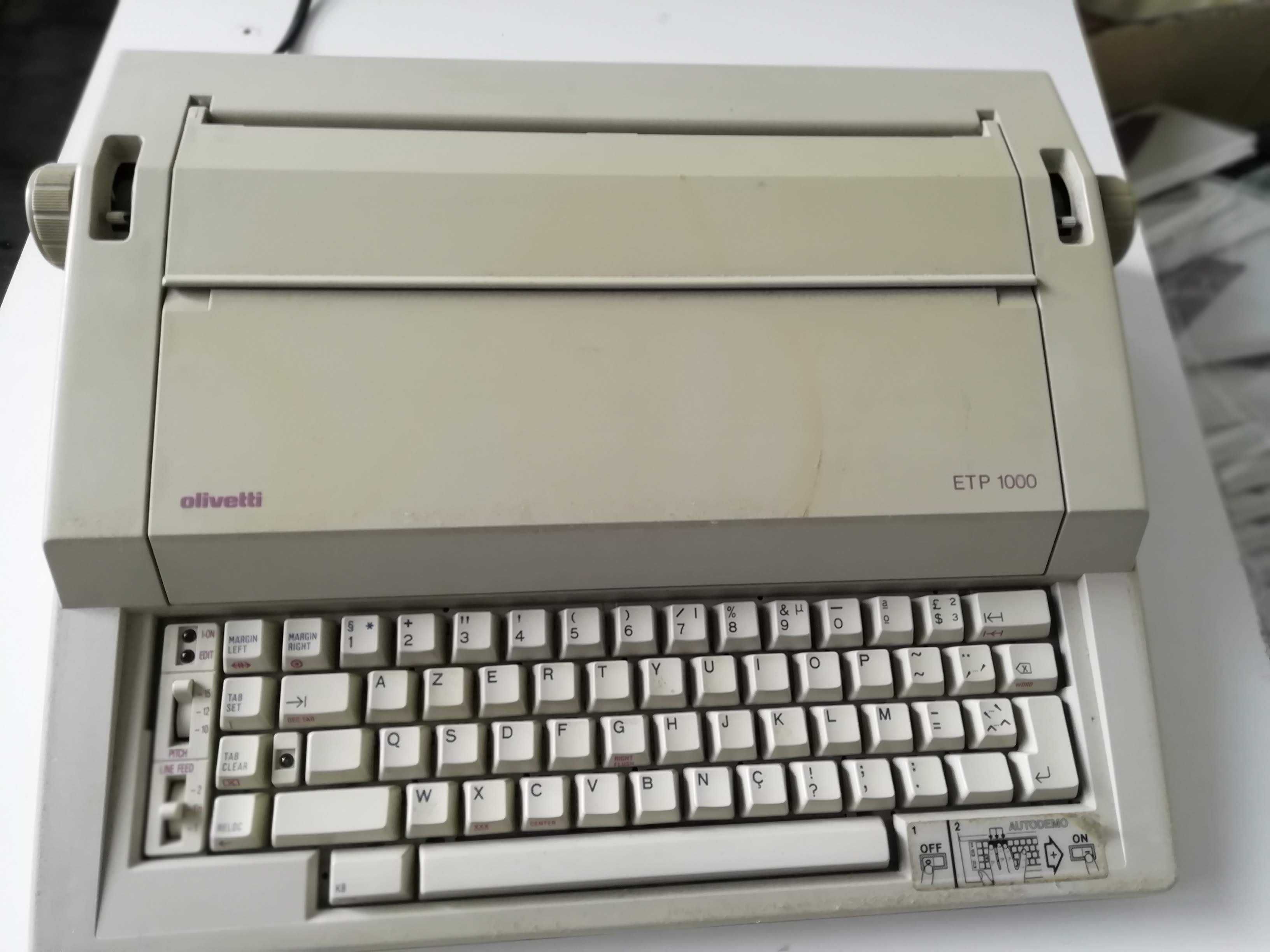 Máquina de escrever Olivetti ETP1000