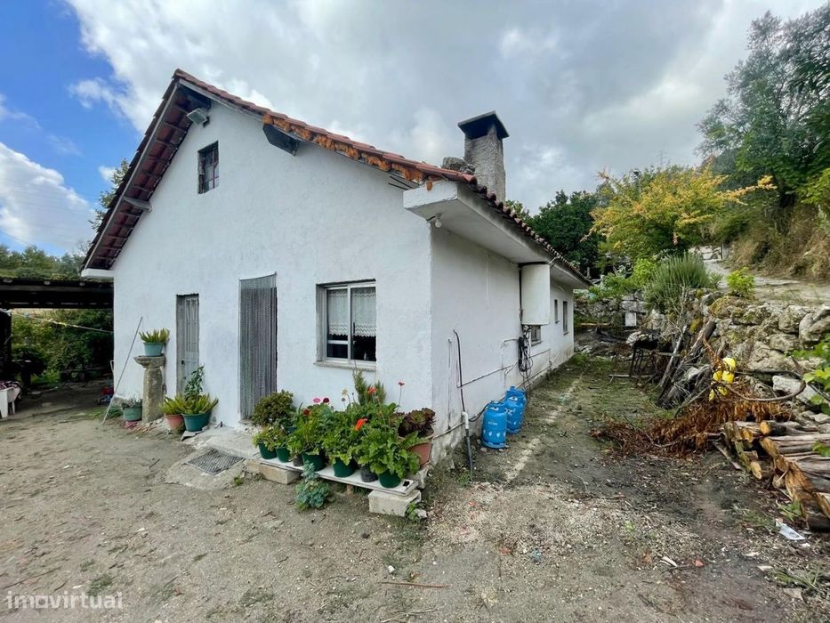 Moradia Térrea com Sótão e Terreno | Rendufinho – Póvoa de Lanho