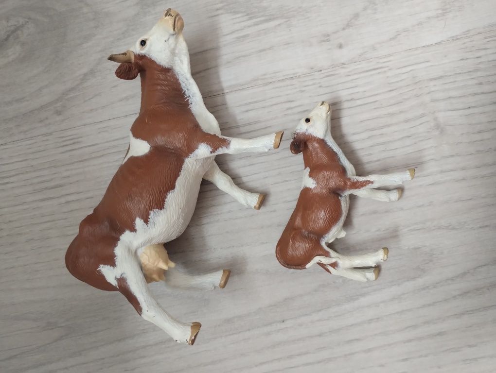 Kasztanowa krowa figurka kolekcjonerska marki Papo